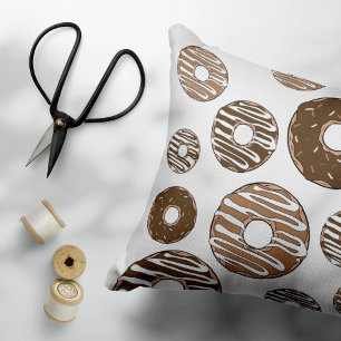Donut Pattern, Chocolate Donuts, Karamel Donuts Dekokissen