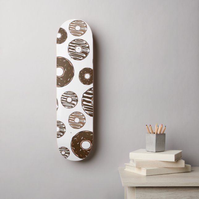 Donut Pattern, Chocolate Donuts, Karamel Donuts Skateboard (Wandkunst)