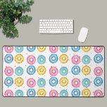 Donut Pattern Schreibtischunterlage<br><div class="desc">Diese lustige Schreibtischmatte ist mit einem Donut-Muster aus rosa,  blau,  türkis und gelb Donuts auf einem bunten Sprinkle-Hintergrund dekoriert. Ideal für Ihren Lieblingspensum! Original Wasserfarbe Donuts © Michele Davies.</div>