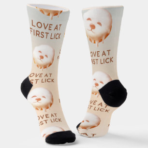 Donut Traum: Glasierter Lächelnder Puppy Socken