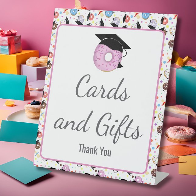 Donuts und Degrees-Abschluss bauen Ihren eigenen D Sockelschild (Von Creator hochgeladen)