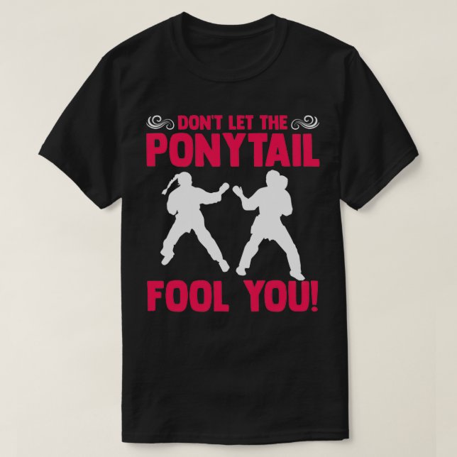 Donx27t Lasse den PonyTail Fool You Karateka Marti T-Shirt (Design vorne)