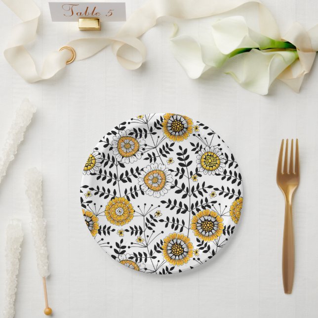 Doodle-Blume und -Blätter in Gelb und Schwarz Pappteller (Hochzeit)