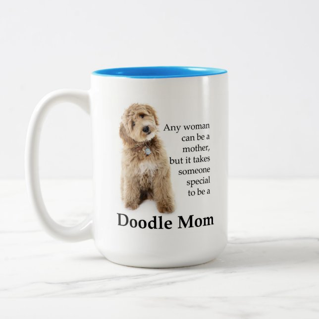 Doodle Dog Mama Zweifarbige Tasse (Links)