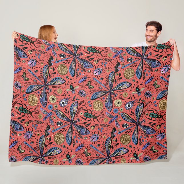 Doodle-Käfer auf Korallenrot Fleecedecke (Beispiel)