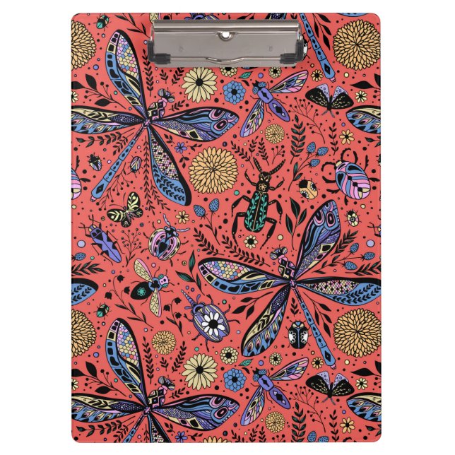 Doodle-Käfer auf Korallenrot Klemmbrett (Vorderseite)