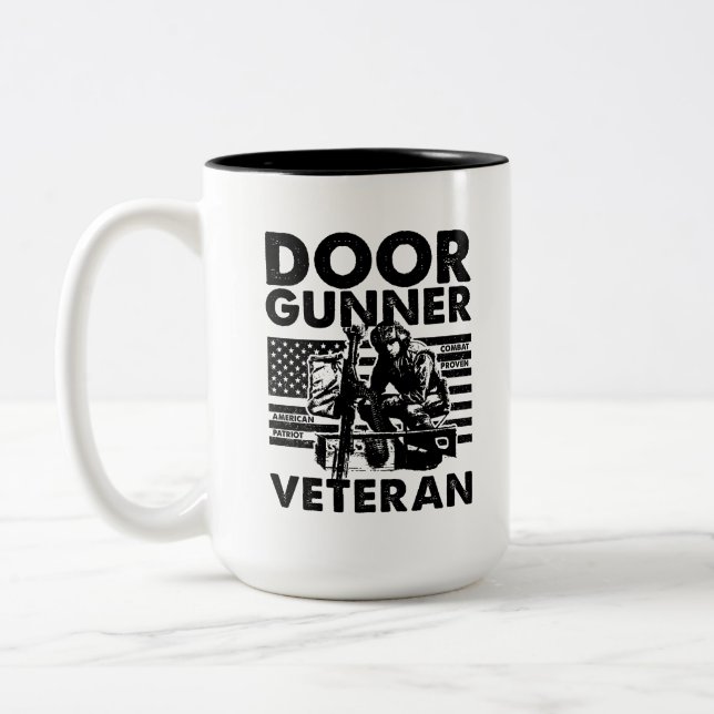 Door Gunner Vietnam: Guardians of the Skies Zweifarbige Tasse (Links)