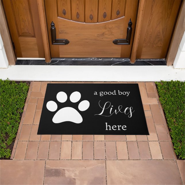 Doormat - Dog Paw - ein guter Junge lebt hier Fußmatte (Außenbereich)