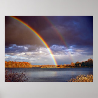 Doppelbögen Rainbows über See Poster