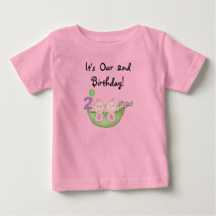 Doppelerbsen ein den Hülsen-in den 2. Baby T-shirt