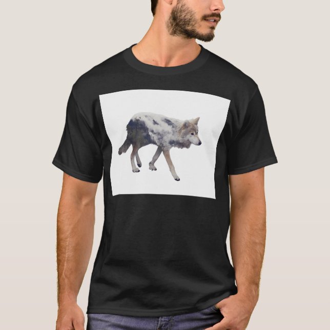 Doppelexposition von Wolf- und Kiefernwäldern auf  T-Shirt (Vorderseite)