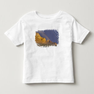 Doppelregenbogen über einer Felsformation nahe Smi Kleinkind T-shirt