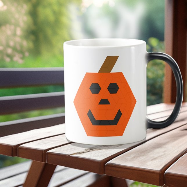 Doppelseitiger Trapezoid-Jack-o-Lantern Verwandlungstasse (on porch table)