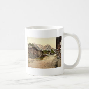Dorfstraße, Garmisch, Oberbayern, Deutschland c Tasse