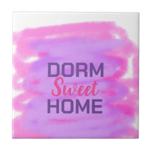 Dorm Swee Dorm Rosa lila Aquarelltext Fliese