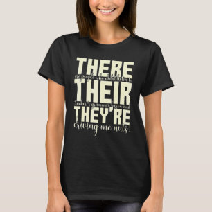 Dort ist ihr dreiköpfiger Englischlehrer T-Shirt