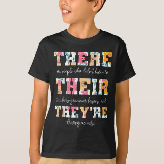 Dort ist ihr dreiteiliger englischer Grammatiklehr T-Shirt
