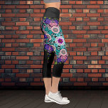 Dot Mandala Blume Blau Grün und Rosa Capri Leggings<br><div class="desc">Diese zarte Mandala ist blau,  rosa und grün und wurde von Mandalasen mit Farbpunkten inspiriert. Trippige geometrische Muster für den modernen Hippie!</div>