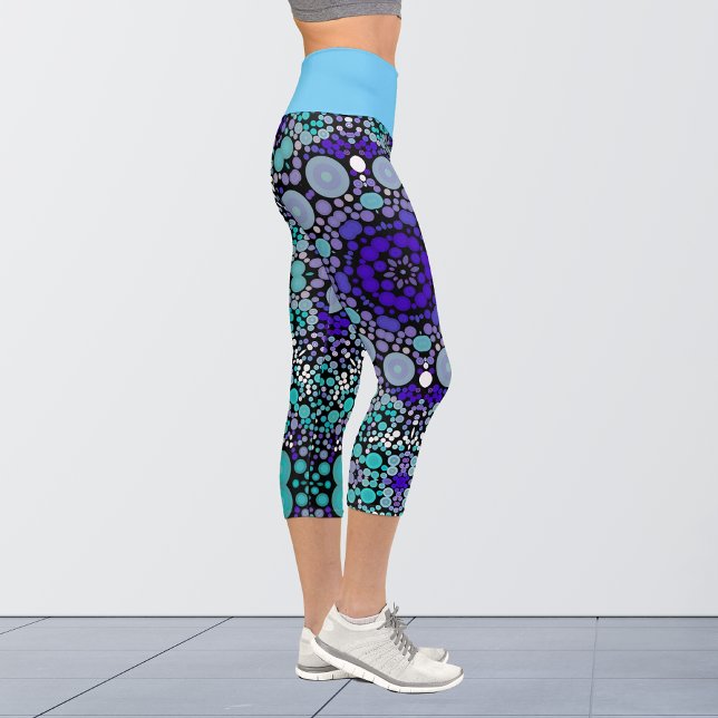 Dot Mandala Blume Lila Blau und Weiß Capri Leggings (Von Creator hochgeladen)
