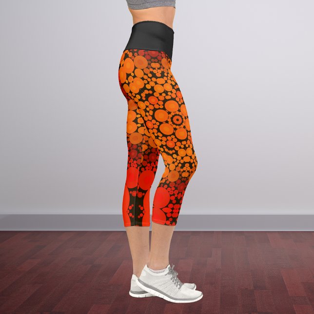 Dot Mandala Flower Orange and Black Capri Leggings (Von Creator hochgeladen)