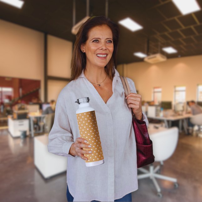 Dotty Delight Orange Trinkflasche (A woman holds a Dotty Delight Orange Water Bottle. )