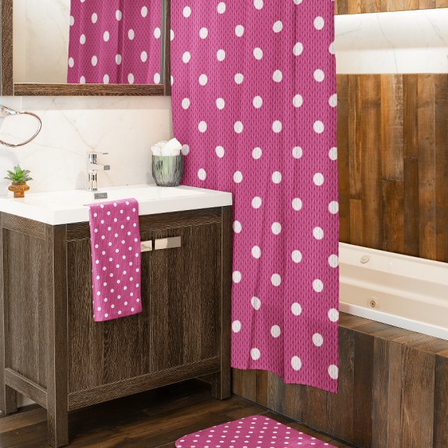Dotty Delight Red Shower Vorhang (Dotty Delight red shower curtain in the bathroom. )
