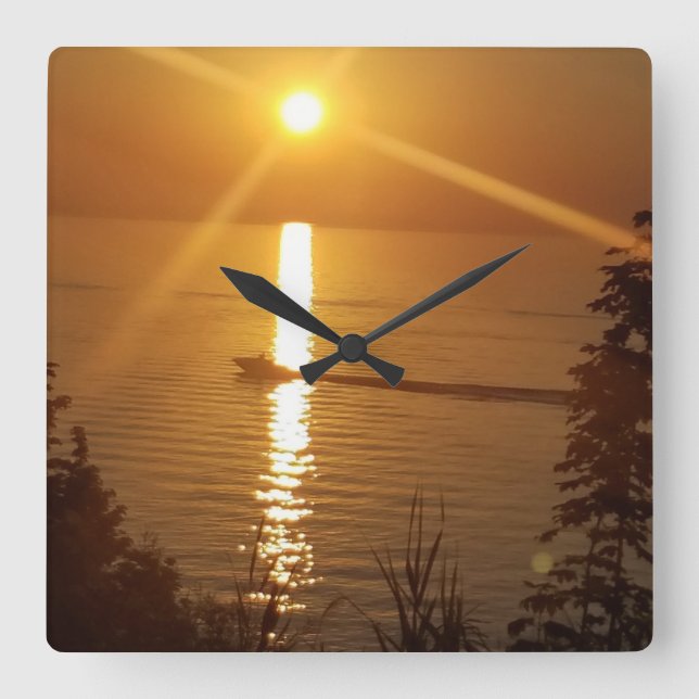 Doug-Boot Quadratische Wanduhr (Vorderseite)