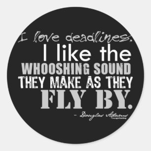 Douglas Adams-Fristen-Zitat Runder Aufkleber