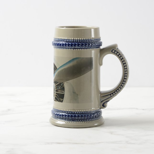 Douglas DC-3 Flugzeug. Propeller Bierglas (Rechts)