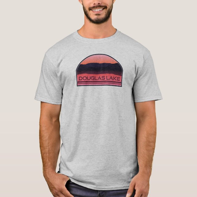 Douglas Lake Tennessee Red Sunrise T-Shirt (Vorderseite)