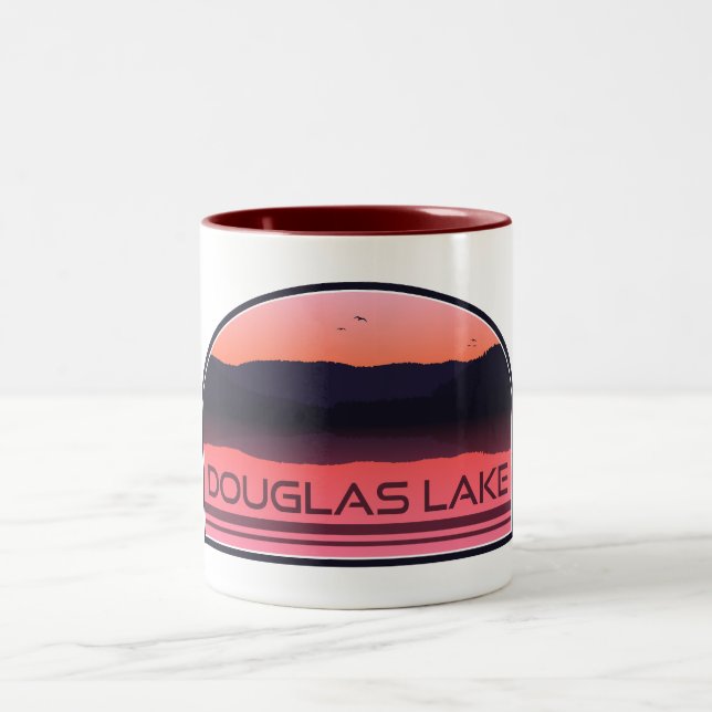 Douglas Lake Tennessee Red Sunrise Zweifarbige Tasse (Mittel)