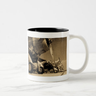 Douglas SBD Dauntless-Flugzeuge aus dem Zweiten We Zweifarbige Tasse