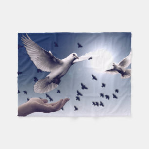Dove Hand Fleecedecke
