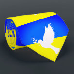 Dove of Peace Ukraine Flag Farben Neck Tie Freihei Krawatte<br><div class="desc">Flagge der Ukraine - Taube des Friedens - Freiheit - Friedensunterstützung - Solidarität - ukrainische Flagge - Starke Gemeinsamkeit - Sieg der Freiheit ! Machen wir die Welt zu einem besseren Ort - alle zusammen! Eine bessere Welt beginnt - abhängig - braucht Ihr auch! Sie können auf mehr als 1000...</div>
