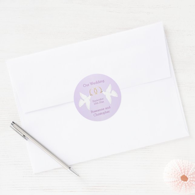 Doves Design Lilac Colored Wedding Runder Aufkleber (Umschlag)