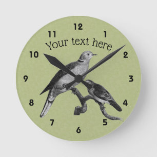 Doves Vintag Art Pesonalized   Runde Wanduhr