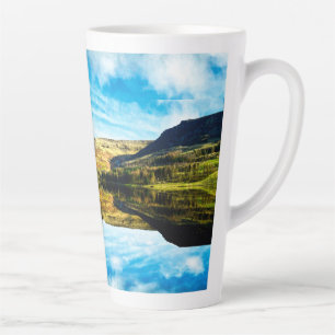 Dovestone Reservoir im Winter Milchtasse