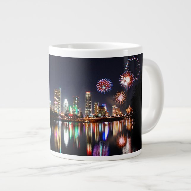 Downtown Austin Texas Night Skyline Fireworks Jumbo-Tasse (Vorderseite Rechts)