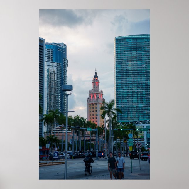 Downtown Miami Skyline with Freedom Tower at Dusk Poster (Vorne)