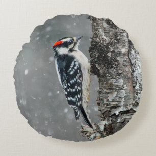 Downy Woodpecker in Snow - Original Foto Rundes Kissen