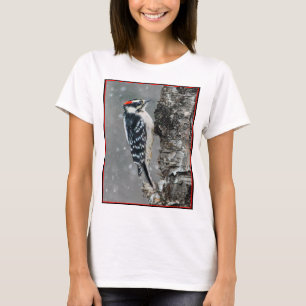 Downy Woodpecker in Snow - Original Foto T-Shirt