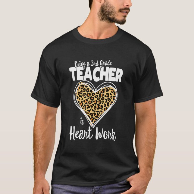 Dozent der dritten Klasse ist der Lehrer für Herza T-Shirt (Vorderseite)