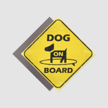 Dozer Surfs Hund an Bord