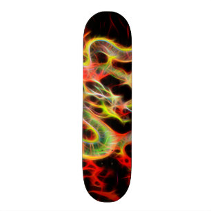 Drache-Feuerdekor auf glücklicher Energie Skateboard