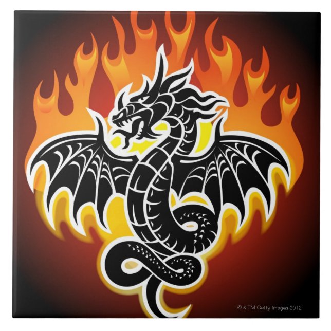 Drache mit Flammen im Hintergrund Fliese (Vorderseite)