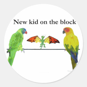 Drache mit Vögeln Runder Aufkleber