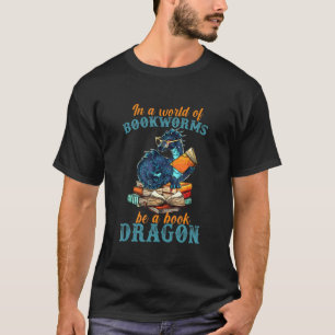 Drachenbuch in einer Welt der Buchwürmer T-Shirt