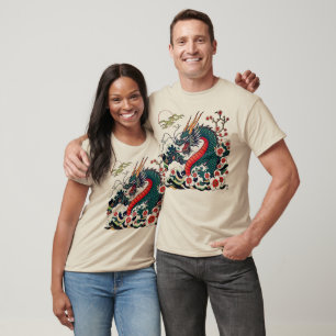 Drachentattoo mit Blüten und Mondlicht T-Shirt
