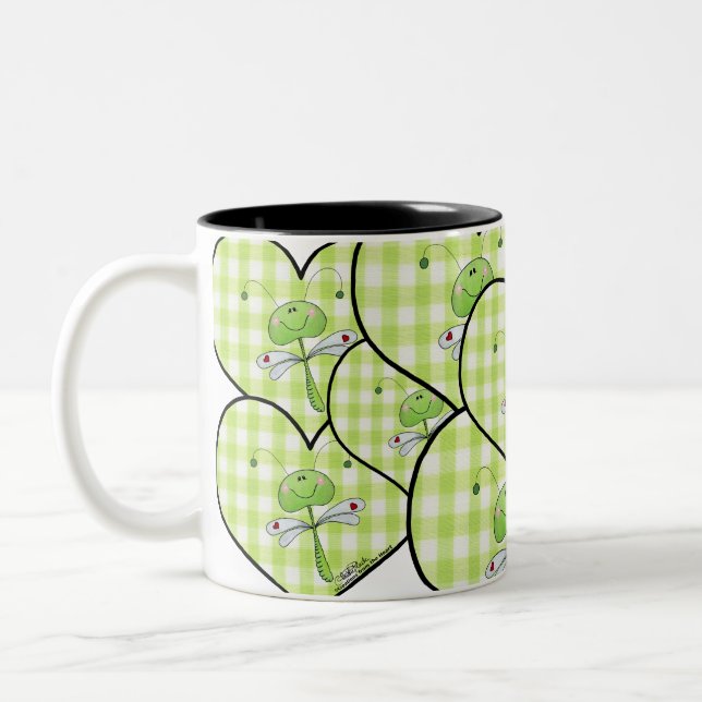 Dragon Fly im Herzen von Gingham Zweifarbige Tasse (Links)