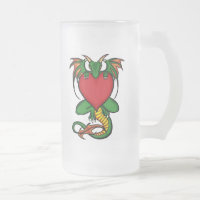 Dragon mit Herz mattierte Bier-Tasse